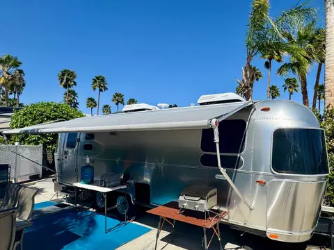 2022 Airstream Flying Cloud 27FB — photo 2