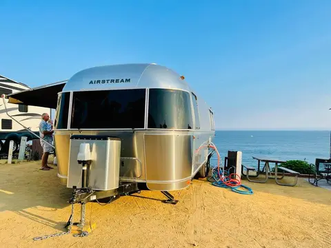 2017 Airstream Flying Cloud 27FB queen — photo 3