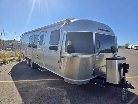 2021 Airstream Flying Cloud 30 FBQ bunks — photo 1