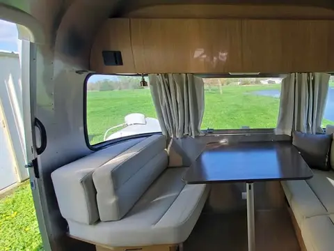 2020 Airstream Flying Cloud 27 ft — photo 3