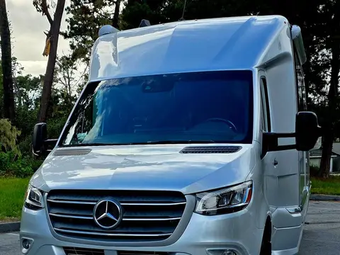 2021 Airstream Atlas — photo 3