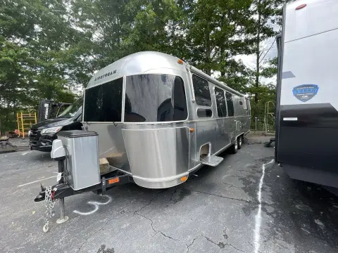 2019 Airstream International Serenity 30 QUEEN — photo 5