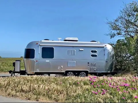 2021 Airstream Flying Cloud 23 ft — photo 1