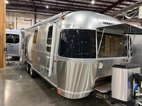 2026 Airstream International Twin — photo 2