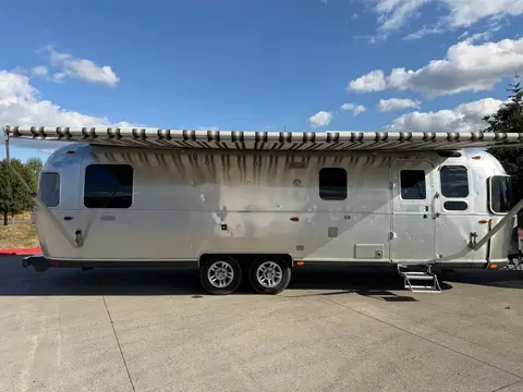 2016 Airstream Classic — photo 2