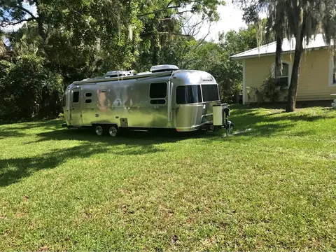 2021 Airstream Globetrotter — photo 2
