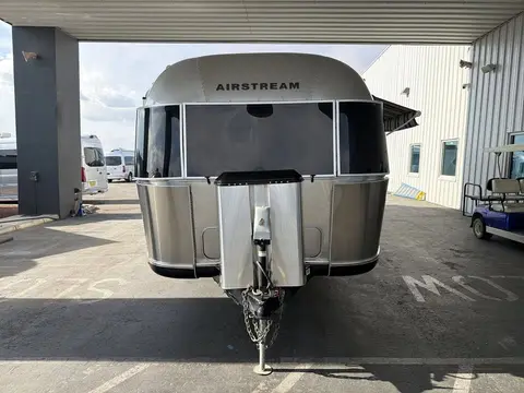 2018 Airstream Classic — photo 3