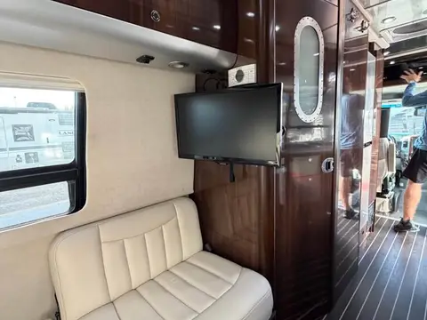 2015 Airstream Interstate lounge — photo 5