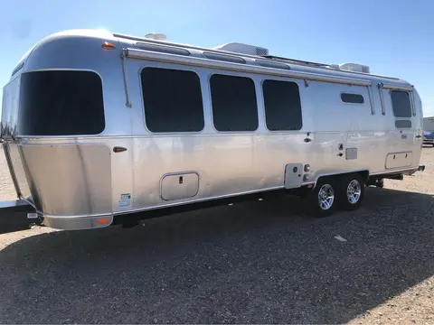 2024 Airstream Globetrotter 30RB Twin — photo 2