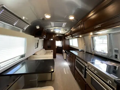 2019 Airstream Classic 33RBQ — photo 5