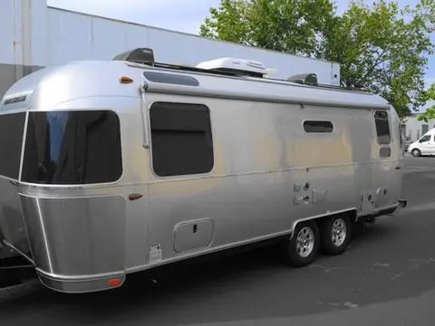 2022 Airstream Flying Cloud 25RB Twin — photo 2