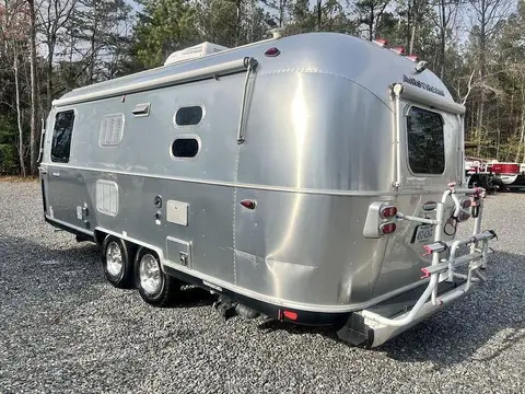 2019 Airstream International Serenity 23FB — photo 3