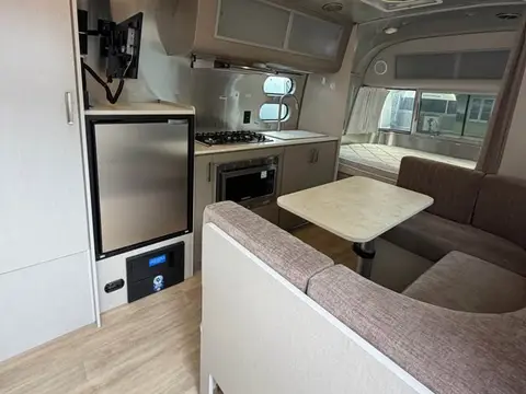2025 Airstream Caravel 22FB — photo 4