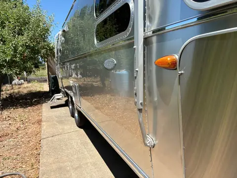 2017 Airstream Flying Cloud 27’ FB 27 ft — photo 3