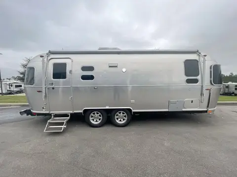 2017 Airstream Flying Cloud 25FBT; — photo 4
