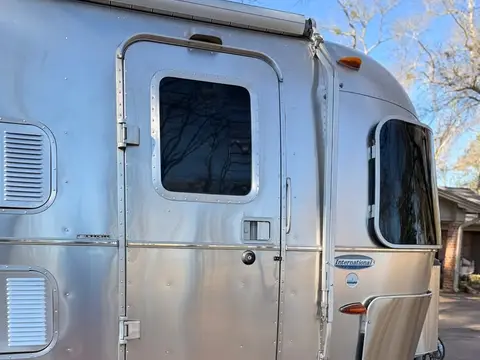 2010 Airstream International Serenity 19 ft — photo 3