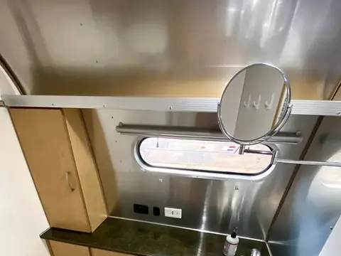2016 Airstream Flying Cloud — photo 5