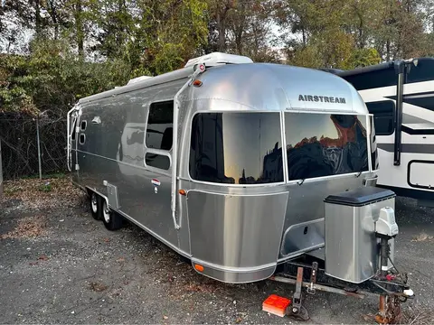 2018 Airstream International Signature 27FB — photo 1