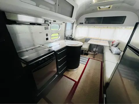2012 Airstream International 27 ft — photo 4