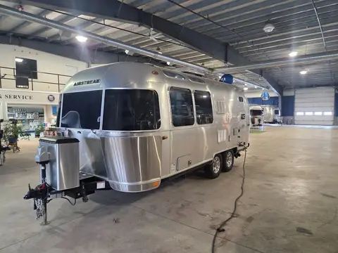 2017 Airstream 23cb bunk! — photo 2