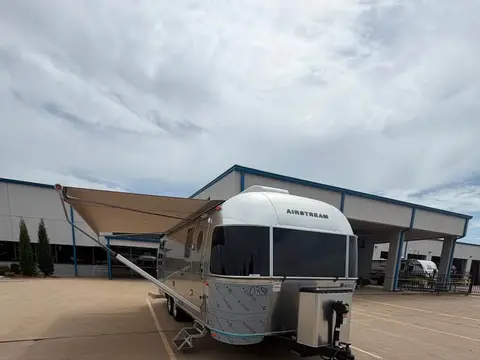 2027 Airstream Frank Lloyd Wright — photo 2