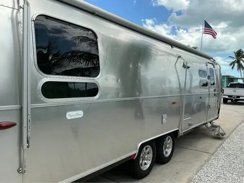 2022 Airstream Flying Cloud 30’ RB; 30 ft — photo 3