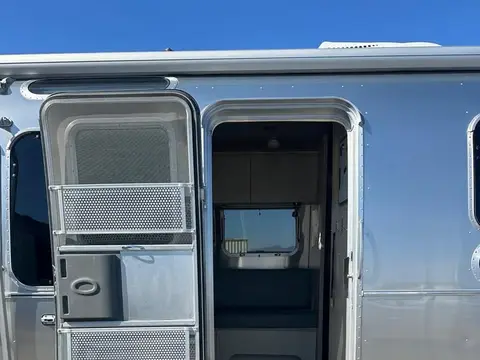 2023 Airstream Flying Cloud 30FB Bunk — photo 3