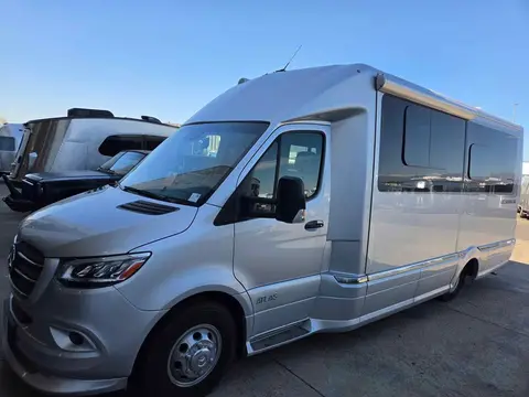 2025 Airstream Atlas — photo 4