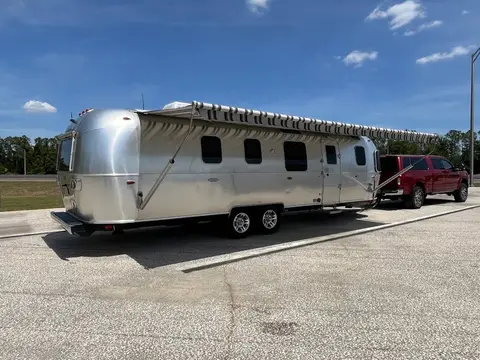 2019 Airstream Classic 33 ft — photo 3