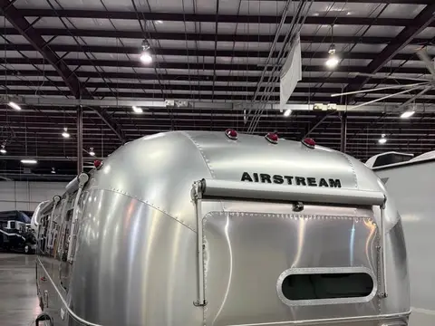 2026 Airstream Flying Cloud Bunk Twin — photo 4