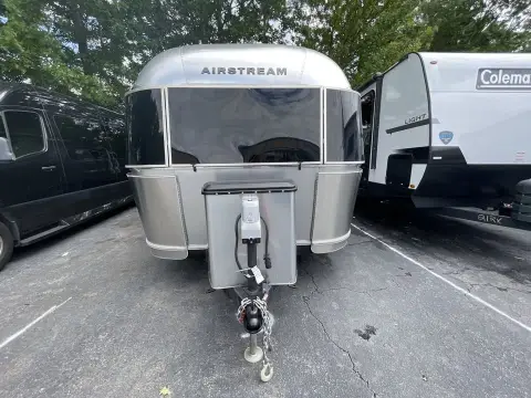 2019 Airstream International Serenity 30 QUEEN — photo 4