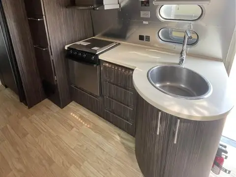2019 Airstream Flying Cloud 27FB — photo 4
