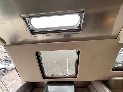 2020 Airstream Classic 33FB Queen — photo 4