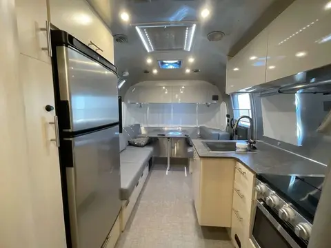 2022 Airstream Flying Cloud 25FBQ — photo 5