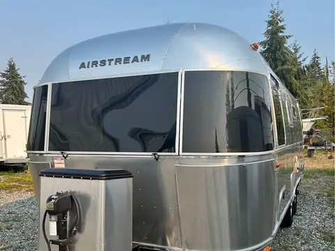 2021 Airstream Flying Cloud Twin — photo 1