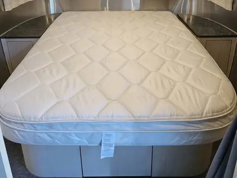 2023 Airstream Flying Cloud 30FB bunk queen — photo 2