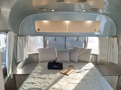 2023 Airstream International 27 ft — photo 3