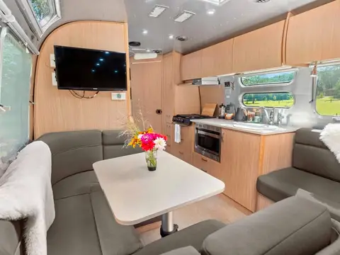 2018 Airstream Flying Cloud — photo 5