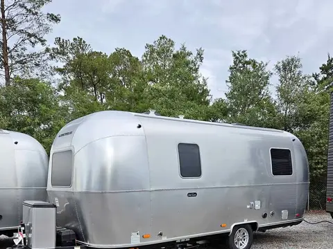 2027 Airstream World Traveler 22RB — photo 1