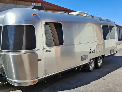 2018 Airstream International Serenity 27FB — photo 2