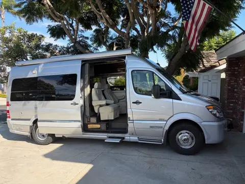 2010 Airstream Interstate — photo 3