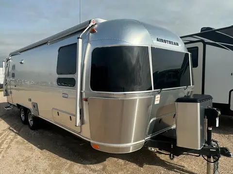 2022 Airstream International 27 FB twin — photo 2