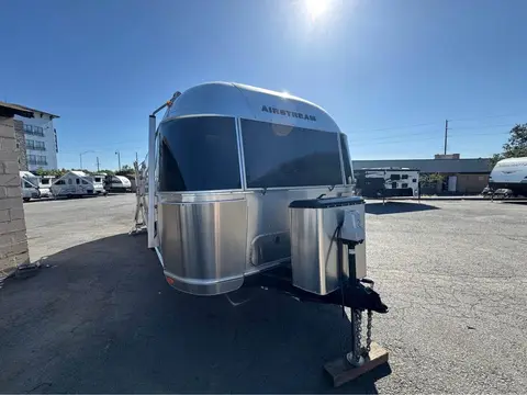 2019 Airstream International Serenity 27FB — photo 2