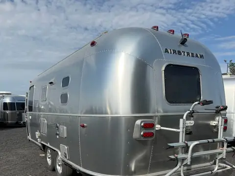 2021 Airstream Flying Cloud 23FB Queen — photo 3