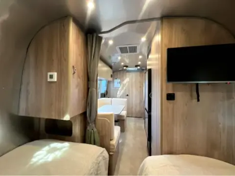 2027 Airstream Flying Cloud 23FBT — photo 4