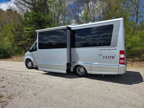 2024 Airstream Atlas — photo 3