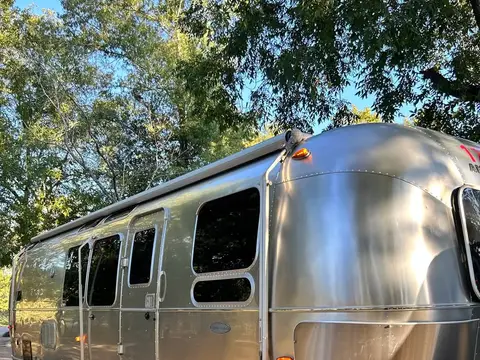 2015 Airstream Flying Cloud Bunk 30 ft — photo 3