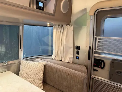 2025 Airstream Caravel 16RB — photo 3