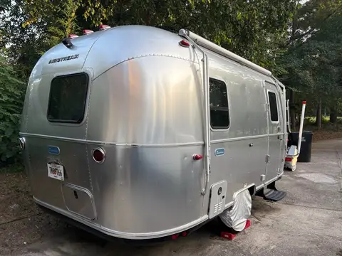 2022 Airstream Bambi 19CB — photo 2