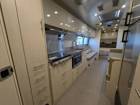 2021 Airstream Flying Cloud 30FB Bunk; — photo 3